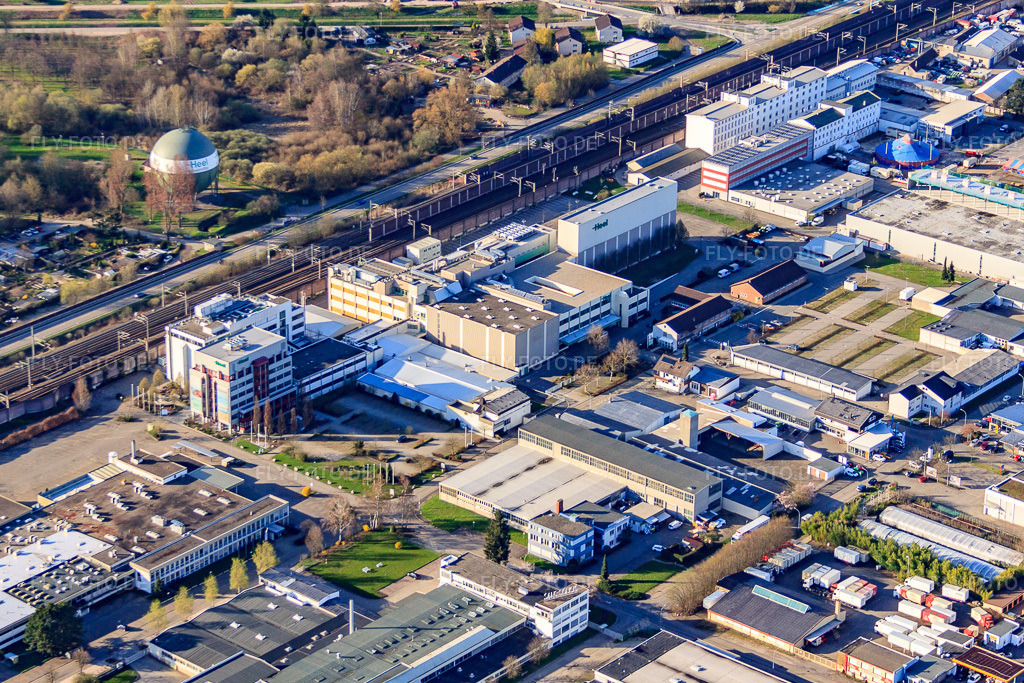 Luftbild: Industriegebiet Bahnackerstraße mit Heel GmbH im Ortsteil Oos in Baden-Baden im Bundesland Baden-Württemberg in Deutschland. Foto: IMG_56381.jpg vom 14.04.2013 durch Werner Riehm/FLY-FOTO.deHeel Deutschland | Heel Produkte finden | Medikamentensuche & Produktportfolio