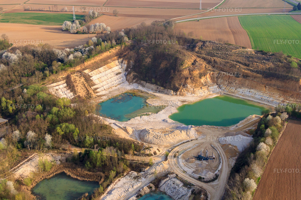 Vue aérienne: Eska - Derichebourg Environnement à le quartier Altenstadt in Wissembourg dans le département Bas Rhin, France – .Photo: IMG_63654.jpg prise le 30/03/2014 par Werner Riehm/FLY-FOTO.eu – Résolution de l'original: 4752 x 3168 px