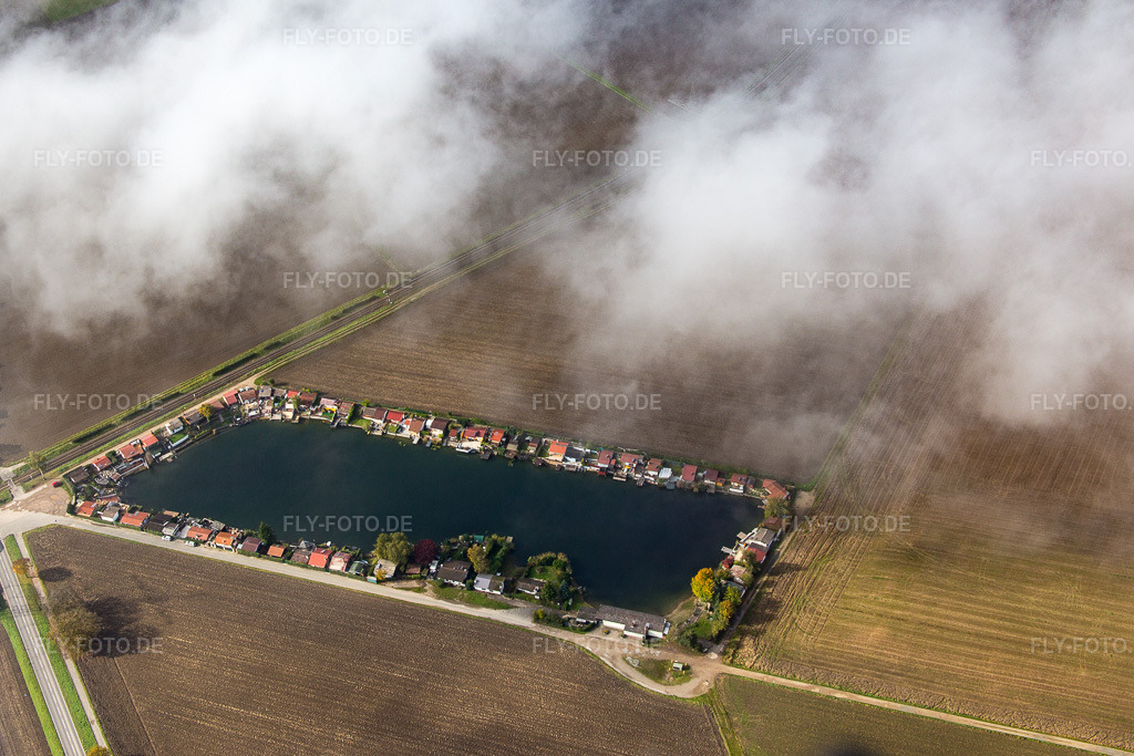 Luftbild: Burgsee unter Wolken im Ortsteil Hofheim in Lampertheim im Bundesland Hessen in Deutschland. Foto: IMG_074772.jpg vom 18.10.2014 durch Werner Riehm/FLY-FOTO.de
