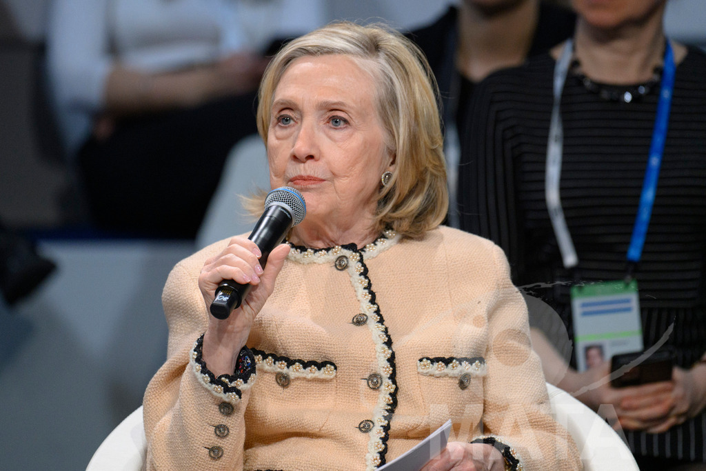 _DWA0231 | Die US-Politikerin Hillary Clinton auf der Veranstaltung Girls Just Want to Have Fundamental Rights: Fighting the Global Pushback im Rahmen der Münchner Sicherheitskonferenz 2026. München, 14.02.2026 Bayern Deutschland - Realisiert mit Pictrs.com