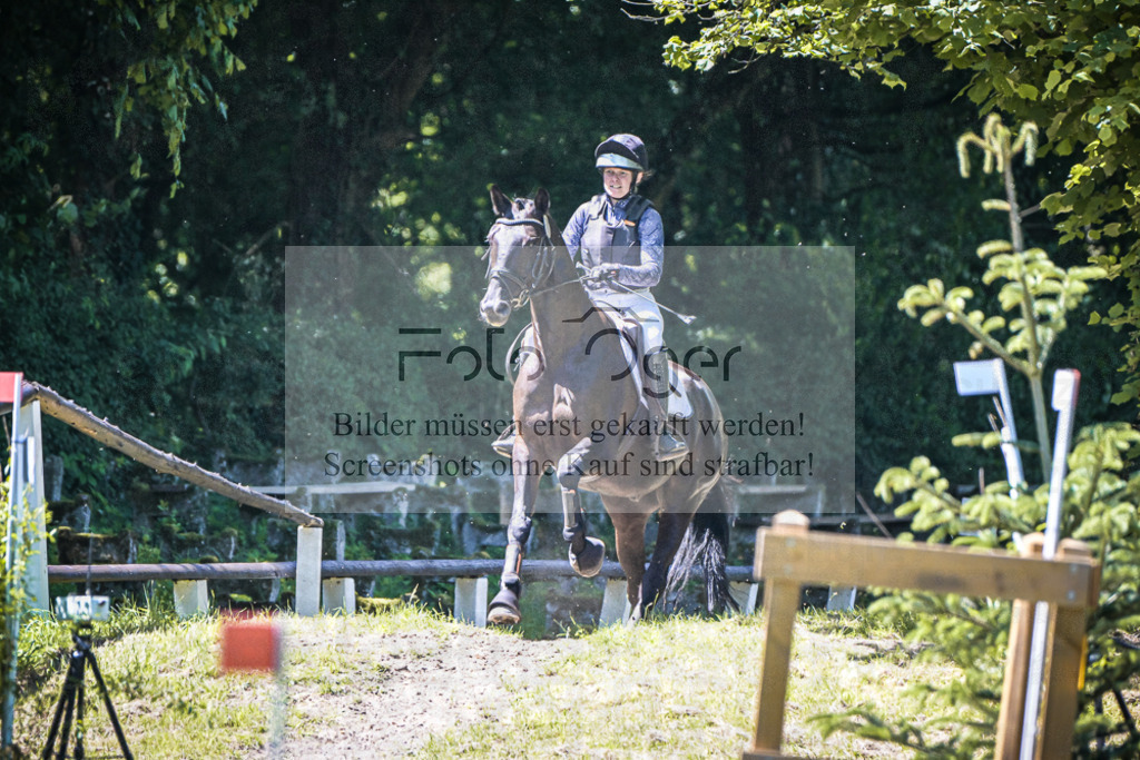 DOS_1238 | Entdecke hochwertige Reitturnierfotos von Foto Oger. Professionell, emotional und authentisch – jetzt Lieblingsmomente im Shop bestellen.Deutschlandweite Turnierfotografie. - Realisiert mit Pictrs.com
