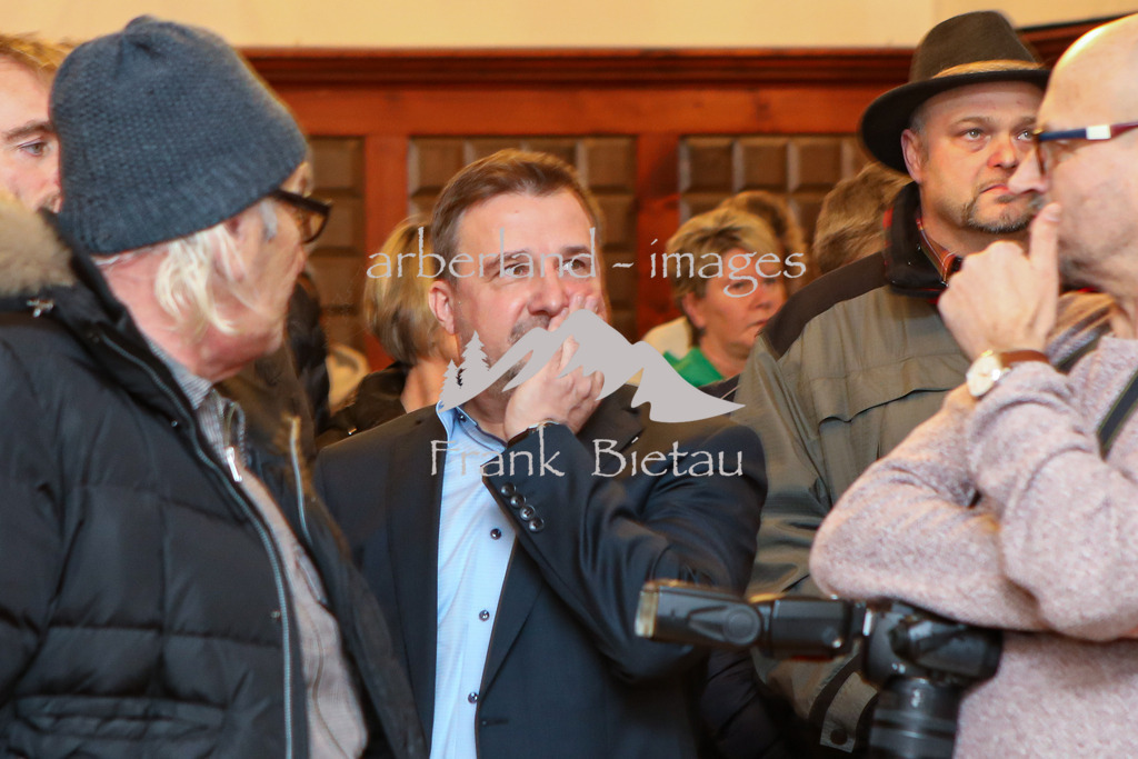 OE7A6543 | Karl-Heinz Eppinger, die Zahlen neigen sich in seine Richtung