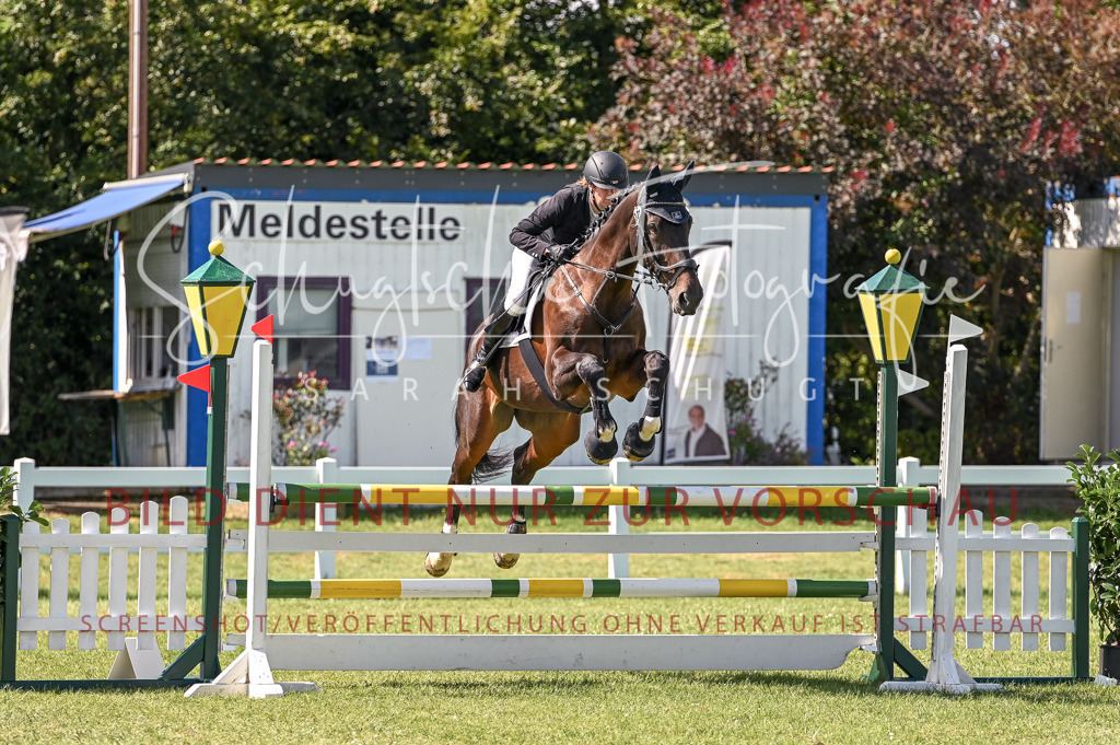 Schugtsche-Düren.2024-09.Springprf.L-113 | Schugtsche Fotografie - Realisiert mit Pictrs.com