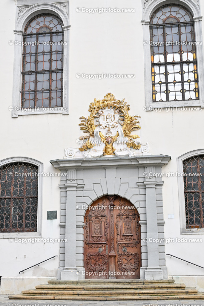 Slowakei_ Bratislavsky kraj_ Bratislava_ 08.10.2024-67 | 08.10.2024, Slowakei, SVK, Bratislavsky kraj, Bratislava, im Bild Bratislava, Stadtansichten, Gebauede, Sehenswurdigkeiten, Tourismus, Touristen, Cafe, Denkmal, Strasse, Donau, Bruecke, Schiff, Burg, Hrad, Ufo, Restaurant, Souvenier, Menschen, Bahnhof, Zug, Hauptstadt