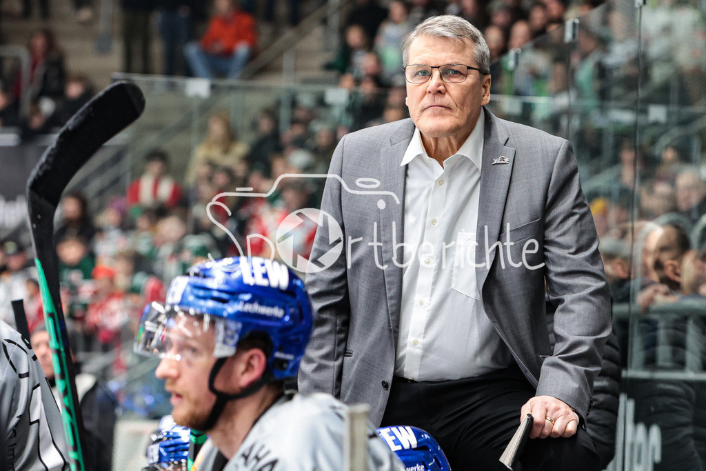 Augsburger Panther - Iserlohn Roosters | Panther Coach Kai SUIKKANEN in Aktion