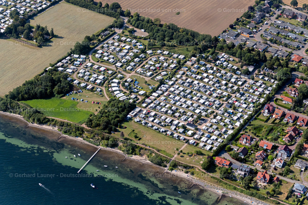 4038091 | NEUSTADT IN HOLSTEIN 07.08.2020 Wohnwagen und Zelte- Campingplatz - und Zeltplatz " Campingplatz Am Hohen Ufer " in Neustadt in Holstein im Bundesland Schleswig-Holstein, Deutschland. Weiterführende Informationen bei: Campingplatz Am Hohen Ufer. // Camping with caravans and tents in Neustadt in Holstein in the state Schleswig-Holstein, Germany. Further information at: Campingplatz Am Hohen Ufer. Foto: Gerhard Launer