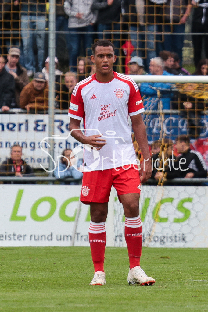 DJK Vilzing - FC Bayern Amateure | Tarek BUCHAMNN (FCB #36) in Aktion / Freisteller / Einzelfoto