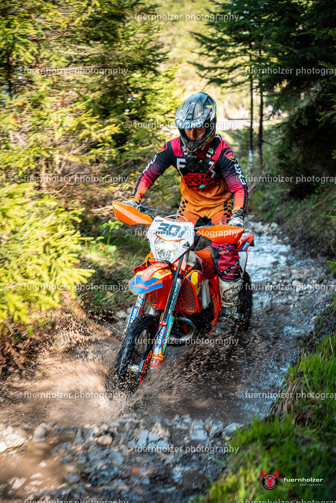 fuernholzer_250501-C1-107 | Fotografische Impressionen von der Red Stag Enduro Extreme by fuernholzer-photography.com. Endurosport in Österreich fotografisch festgehalten von fuernholzer. Auftragsfotografie für Private, Gewerbefotos und Industriefotografie. Eventfotografie, Sportfotografie und Motorsportfotografie. Anbieter von Fotoworkshops, Fototraining, fotografischen Vorträgen und Fotoseminaren.
