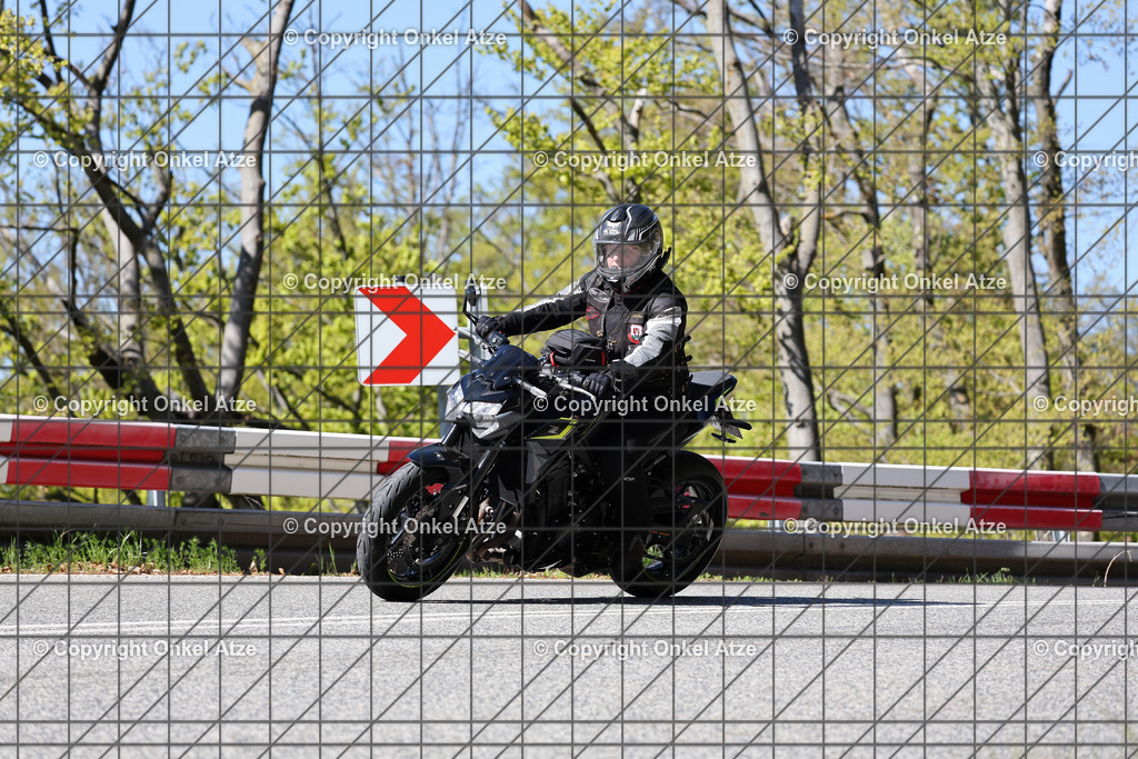 IMG_8086 | Fotograf am Kyffhäuser. Onkel Atze. Kyffhäuser Rennstrecke. Café36. Motorsportfotografie. - Realisiert mit Pictrs.com