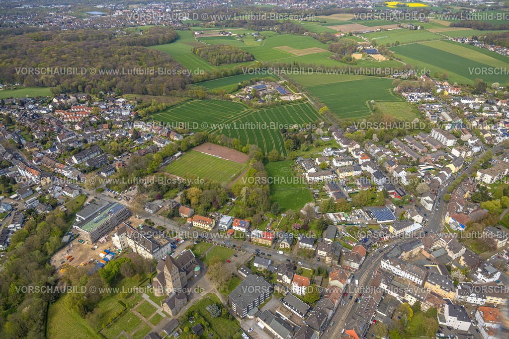 Bochum230403638 | Luftbild, Wiesen und Felder, Sportplatz Am Hillerberg Ballspielverein Hiltrop, Maria-Hilf-Krankenhaus Baustelle mit Erweiterungsbau, Pfarrei Liebfrauen Kirche St. Elisabeth, Bergen, Bochum, Ruhrgebiet, Nordrhein-Westfalen, Deutschland