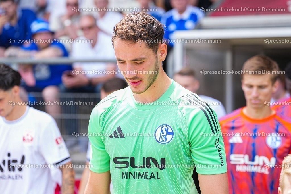 xYDR20072501052 | 20.07.2025, xydrx, Fußball, Rot Weiss Ahlen - FC Schalke 04, Testspiel, Wersestadion: Justin Heekeren (FC Schalke 04 #28)