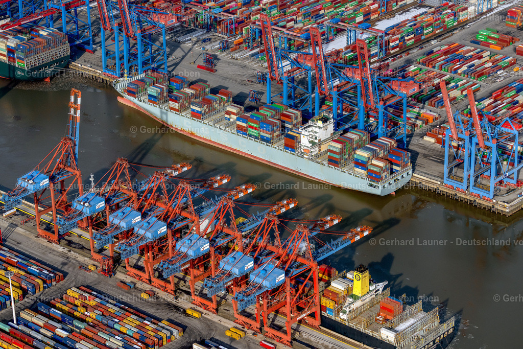 4044630 | HAMBURG 14.02.2021 Hafenanlagen am Ufer des Hafenbeckens Burchardkai der Eurogate im Ortsteil Waltershof in Hamburg, Deutschland. Weiterführende Informationen bei: EUROGATE GmbH & Co. KGaA, KG. // Port facilities on the shores of the harbor of Burchardkai of Eurogate in the district Waltershof in Hamburg, Germany. Further information at: EUROGATE GmbH & Co. KGaA, KG. Foto: Gerhard Launer
