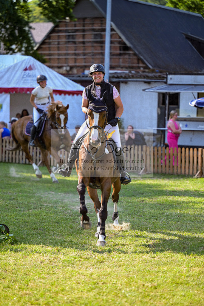 Reitturnier Voxtrup | Entdecke hochwertige Reitturnierfotos von Foto Oger. Professionell, emotional und authentisch – jetzt Lieblingsmomente im Shop bestellen.Deutschlandweite Turnierfotografie. - Realisiert mit Pictrs.com