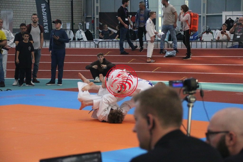 MSY-2022-10-30-7974 | Fotos vom Adler Cup - Pictures from Adler Cup

Hier findet Ihr alle Eindrücke und großen Momente der Adler Cup Wochenenden. Here you will find all impressions and great moments of the Adler Cup weekends. - Realisiert mit Pictrs.com