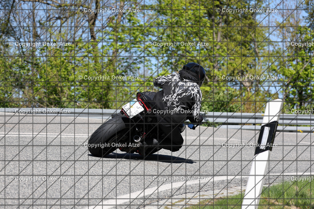 IMG_7347 | Fotograf am Kyffhäuser. Onkel Atze. Kyffhäuser Rennstrecke. Café36. Motorsportfotografie. - Realisiert mit Pictrs.com