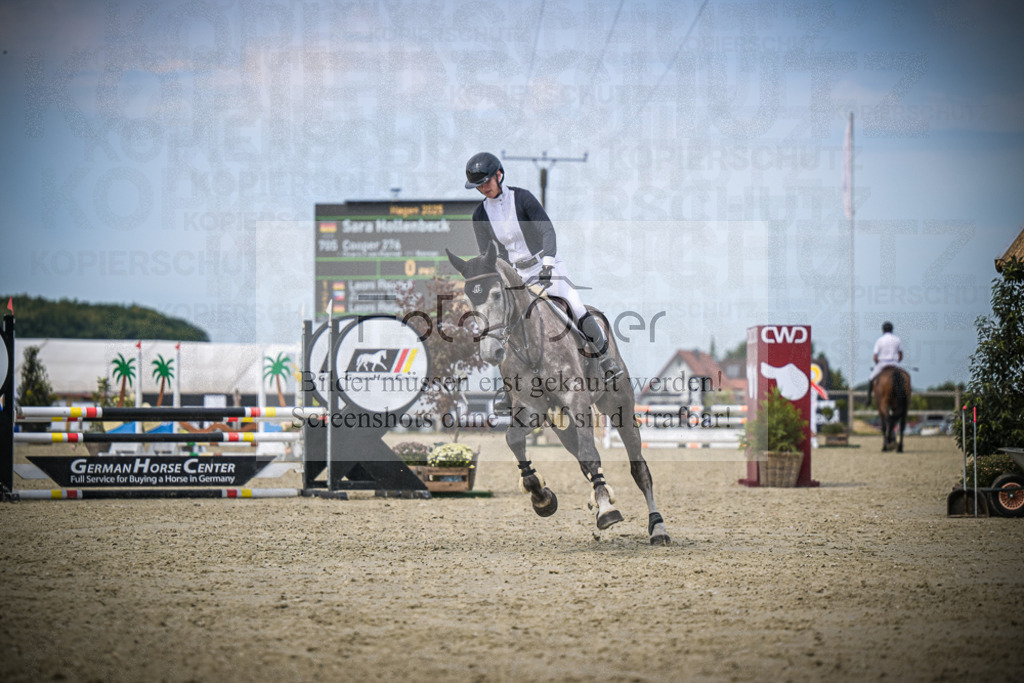 DOS_4138 | Entdecke hochwertige Reitturnierfotos von Foto Oger. Professionell, emotional und authentisch – jetzt Lieblingsmomente im Shop bestellen.Deutschlandweite Turnierfotografie. - Realisiert mit Pictrs.com