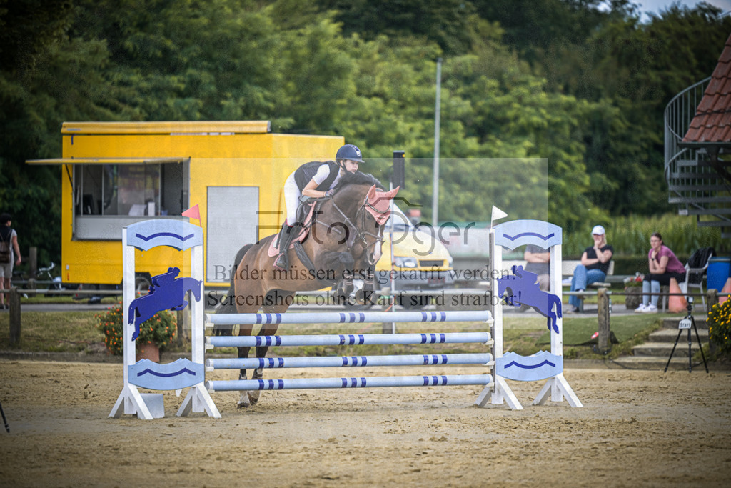 DOS_9429 | Entdecke hochwertige Reitturnierfotos von Foto Oger. Professionell, emotional und authentisch – jetzt Lieblingsmomente im Shop bestellen.Deutschlandweite Turnierfotografie. - Realisiert mit Pictrs.com
