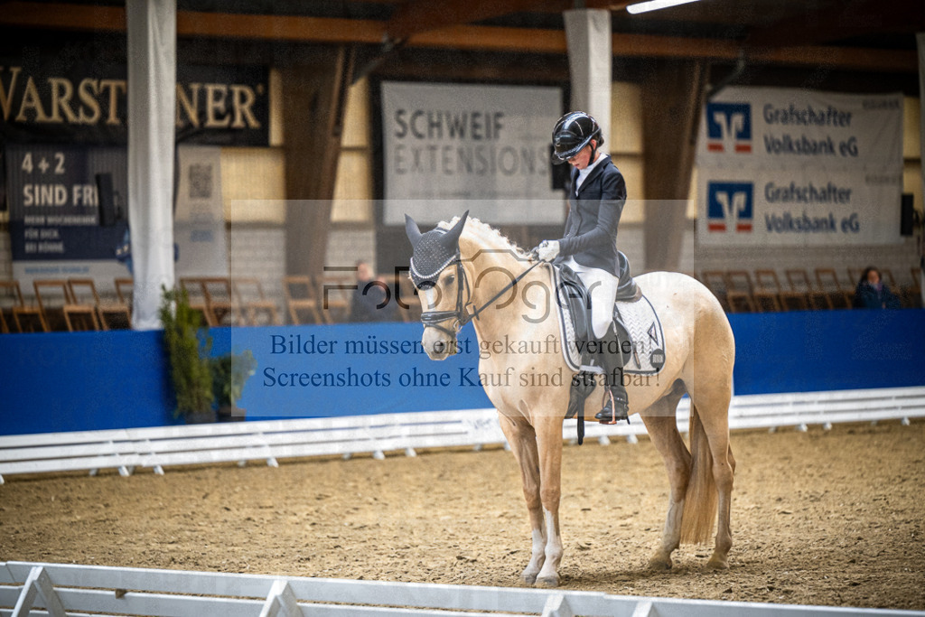 DOS_2870 | Entdecke hochwertige Reitturnierfotos von Foto Oger. Professionell, emotional und authentisch – jetzt Lieblingsmomente im Shop bestellen.Deutschlandweite Turnierfotografie. - Realisiert mit Pictrs.com