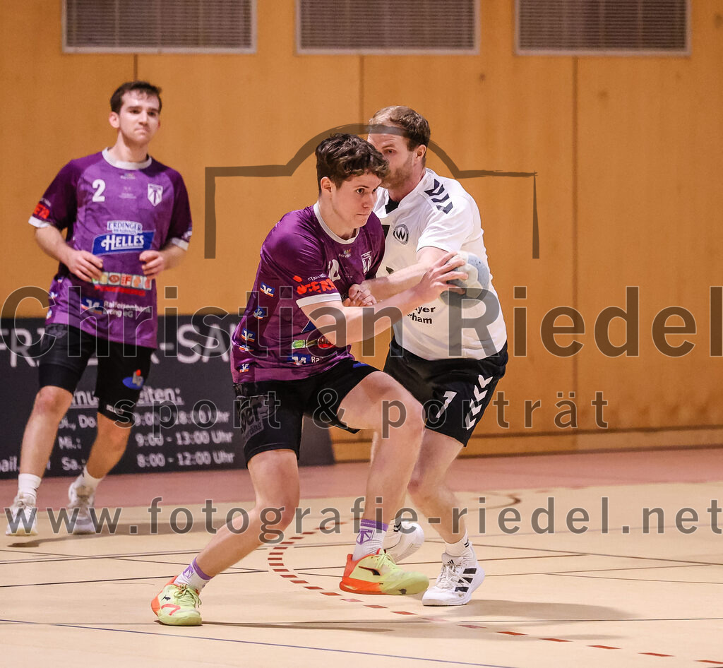 2025-02-15_033_SpVgg_Altenerding_gegen_SVW_Burghausen | Erding, Deutschland, 15.02.2025:Handball, Bezirksoberliga Männer 2024 / 2025, 16. Spieltag, SpVgg Altenerding gegen SVW Burghausen, Endergebnis: 32:31Tim Steininger (SpVgg Altenerding, #10), Martin Gizler (SVW Burghausen, #7)Foto: Christian Riedel / fotografie-riedel.net