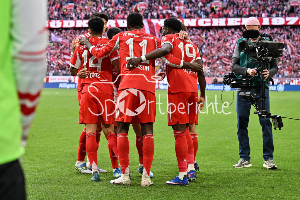 FC Bayern München - VfB Stuttgart | MUNICH, GERMANY - 19. APRIL: Bayern celebrating the goal to makes 2-1 / Tor / Torschuetze / Freude / Happy - Nicolas JACKSON (FC Bayern Munich 11) - during the Bundesliga Match between FC Bayern Munich vs. VfB Stuttgart at Matchday 30 at Allianz Arena / DFL REGULATIONS PROHIBIT ANY USE OF PHOTOGRAPHS AS IMAGE SEQUENCES AND/OR QUASI-VIDEO