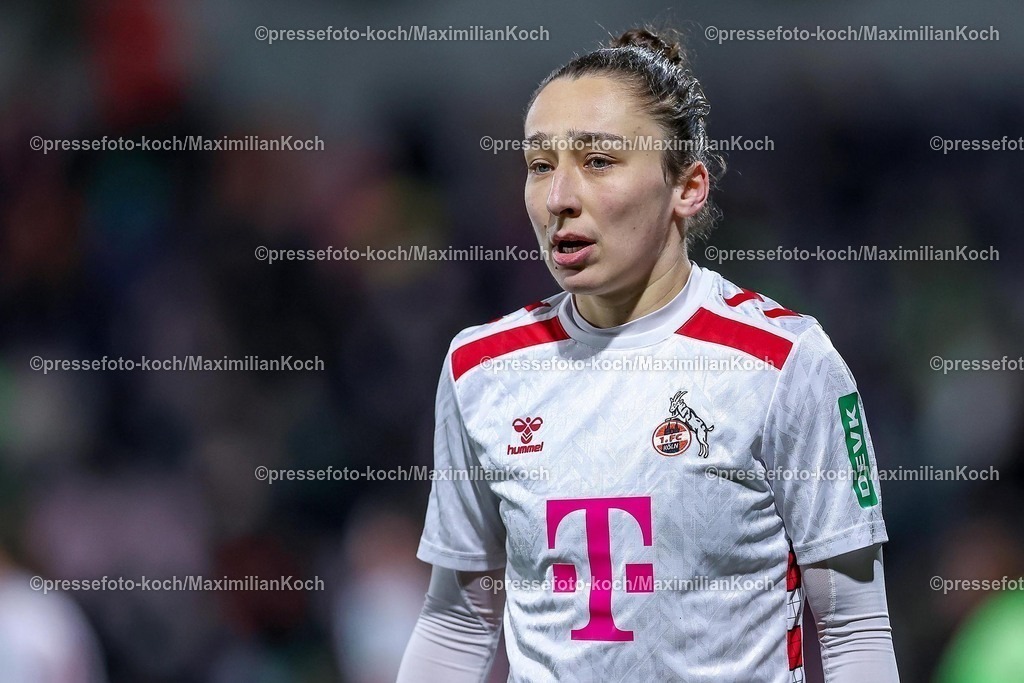 Koe07022502110 | 07.02.2025, Frauen Fußball, 1. FC Köln - VfL Wolfsburg, 1. Fußball Bundesliga, Franz-Kremer-Stadion, Saison 2024 2025: Sylwia Matysik (1. FC Köln #20)DFB regulations prohibit any use of photographs as image sequences and or quasi-video.