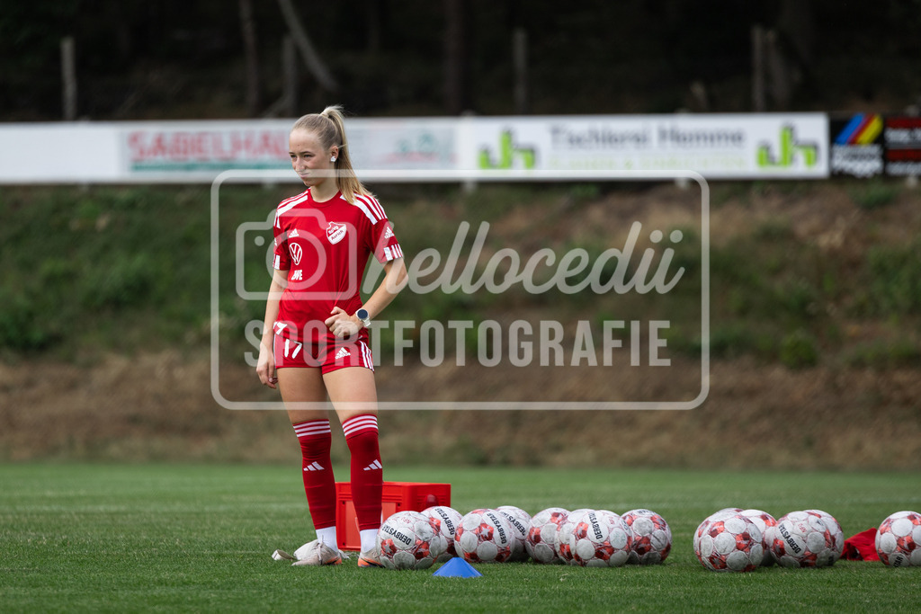Fußball I Frauen I Testspiel I SpVg Aurich - DJK Arminia Ibbenbüren I 15241 | realhellocedii - Realisiert mit Pictrs.com
