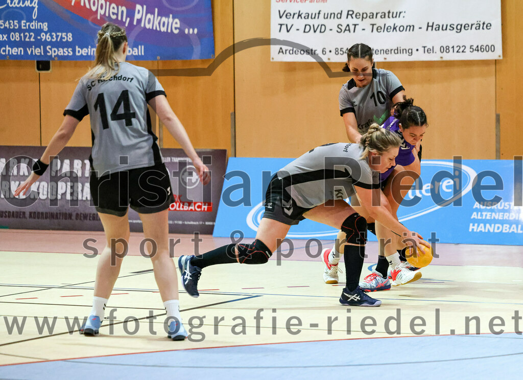 2022-11-12_049_SpVgg_Altenerding_II_gegen_SC_Kirchdorf | Erding, Deutschland, 12.11.2022:
Handball, Bezirksliga Frauen Altbayern 2022 / 2023, 5. Spieltag, SpVgg Altenerding II gegen SC Kirchdorf, Endergebnis: 24:19

Chiara Ostermeier (SC Kirchdorf, #14), Veronika Sellmaier (SC Kirchdorf, #10)

Foto: Christian Riedel / fotografie-riedel.net