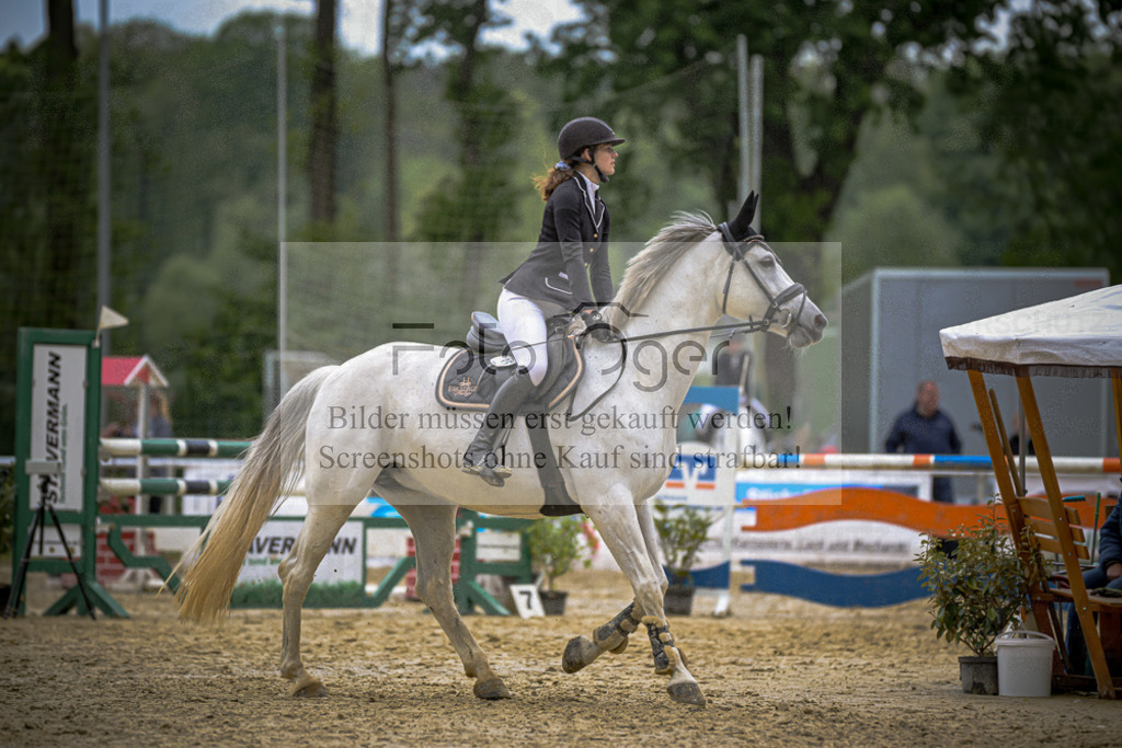 20240505-DOS_1216 | Entdecke hochwertige Reitturnierfotos von Foto Oger. Professionell, emotional und authentisch – jetzt Lieblingsmomente im Shop bestellen.Deutschlandweite Turnierfotografie. - Realisiert mit Pictrs.com