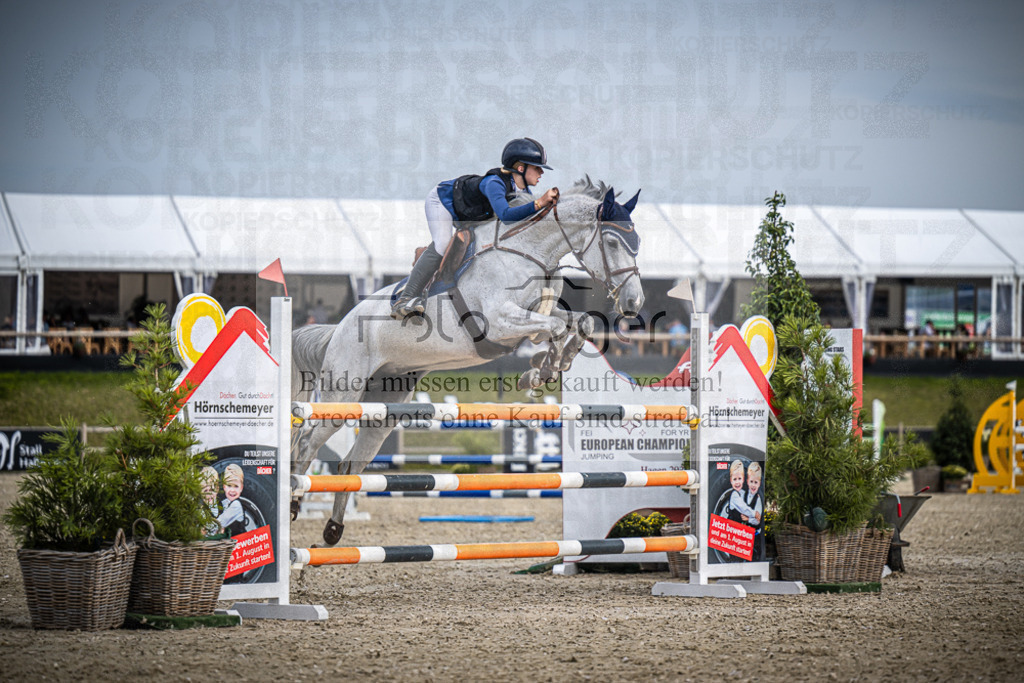 DOS_3821 | Entdecke hochwertige Reitturnierfotos von Foto Oger. Professionell, emotional und authentisch – jetzt Lieblingsmomente im Shop bestellen.Deutschlandweite Turnierfotografie. - Realisiert mit Pictrs.com