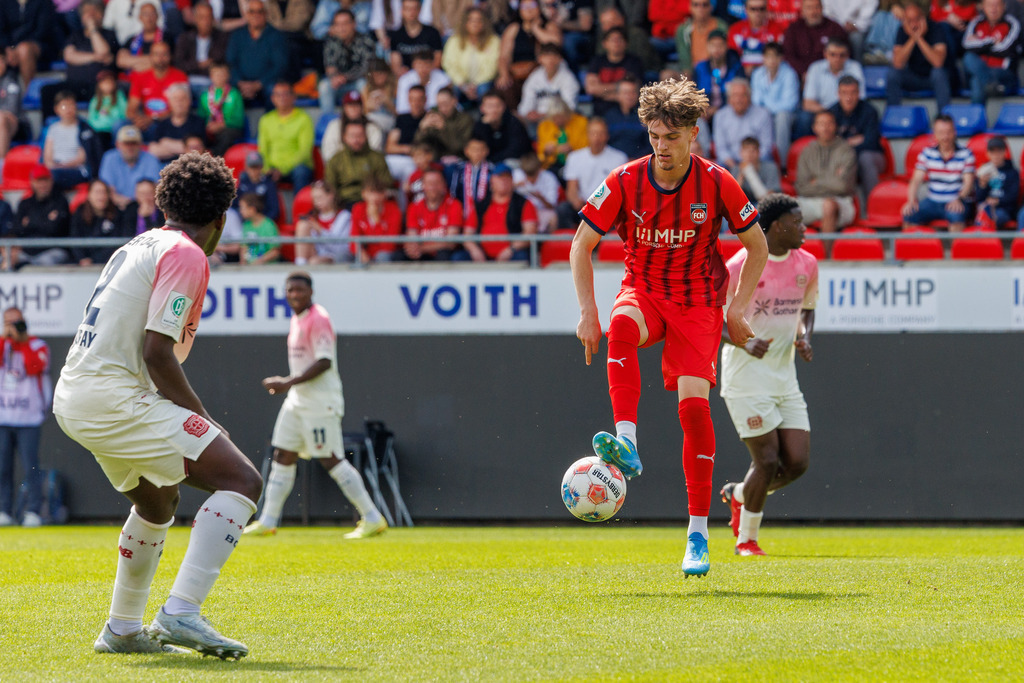 20260503-U19_FCH-LEV_051 | 1.FC Heidenheim 1846 vs. Bayer 04 Leverkusen, Fußball, U19, A-Junioren, NWL, U19-DFB-Nachwuchsliga, 2025/2026, Achtelfinale, 03.05.2026 in Heidenheim, Voith Arena(Foto: Michael Bulling) - Realisiert mit Pictrs.com