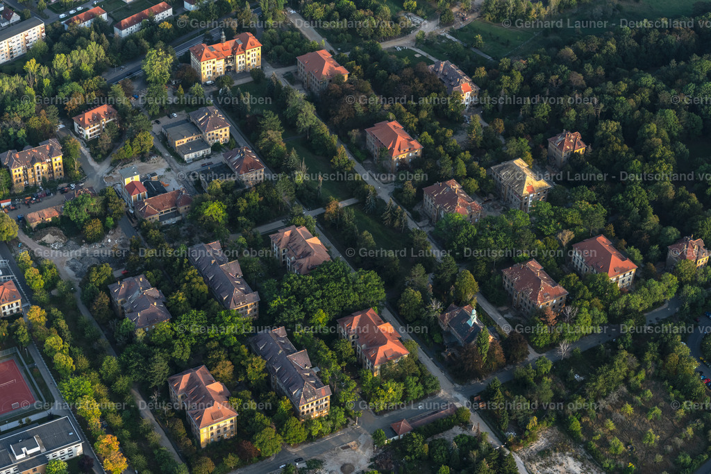 4040880 | LEIPZIG 14.09.2020 Wohngebiet der Mehrfamilienhaussiedlung " Parkstadt Leipzig " im Ortsteil Meusdorf in Leipzig im Bundesland Sachsen, Deutschland. Weiterführende Informationen bei: Dima Immobilien,  Instone Real Estate Group SE,  Stadt Leipzig,  homuth+partner architekten. // Residential area of the multi-family house settlement " Parkstadt Leipzig " in the district Meusdorf in Leipzig in the state Saxony, Germany. Further information at: Dima Immobilien,  Instone Real Estate Group SE,  Stadt Leipzig,  homuth+partner architekten. Foto: Gerhard Launer