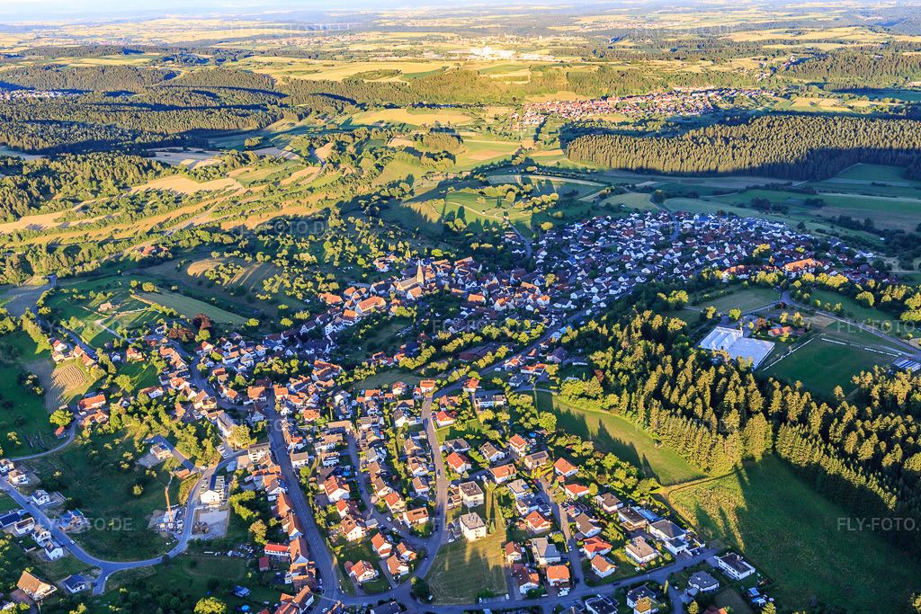 Luftbild: Dorfansicht aus Nordwesten im Ortsteil Salzstetten in Waldachtal im Bundesland Baden-Württemberg in Deutschland. Foto: IMG_149056.jpg vom 28.06.2025 durch Werner Riehm/FLY-FOTO.de