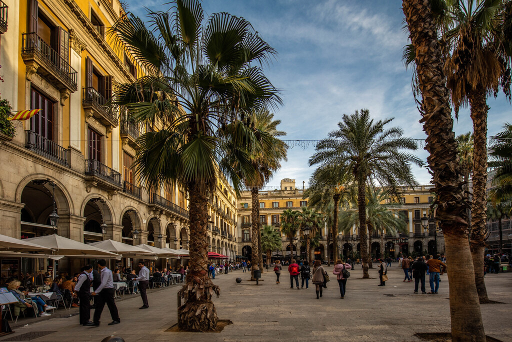 Placa Reial - Barcelona | G-VBJNHHY5Q4 #phowoto #wolfgang #weber #Hamburg #germany #photography #sell #picturestobuy #buy #pictures #sell #sport #travel #architecture #city #street #makro  - Realisiert mit Pictrs.com