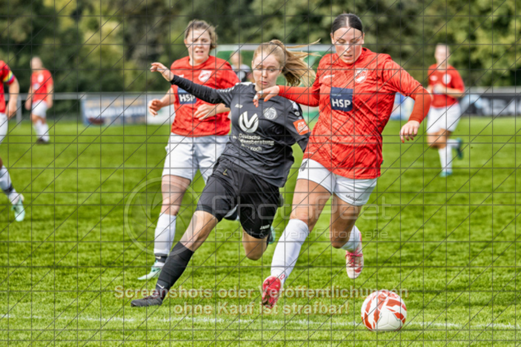 20250928_143407_0568-Bearbeitet | #,1.FC Donzdorf (schwarz) vs. TV Derendingen (rot), Fussball, Frauen-Verbandsliga Württemberg, 03. Spieltag, Saison 2025/2026, Rasenplatz Lautertal Stadion, Süßener Straße 16, 73072 Donzdorf, 28.09.2025 - 13:00 Uhr,Foto: PhotoPeet-Sportfotografie/Peter Harich