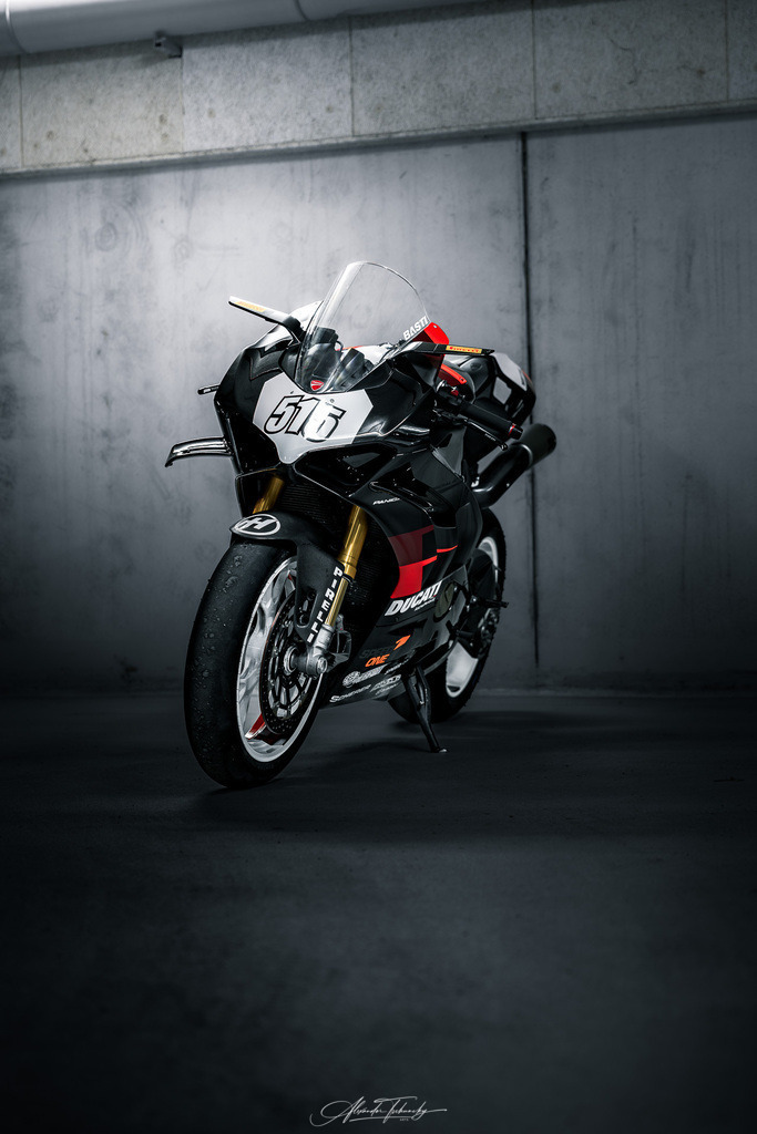 Ducati Panigale V4S | Entdecken Sie die faszinierende Welt von Alexander Tschuncky Arts: Kreative Fotografie, atemberaubende Automobilkunst und hochwertiger Bilderdruck. Lassen Sie sich inspirieren! - Realisiert mit Pictrs.com