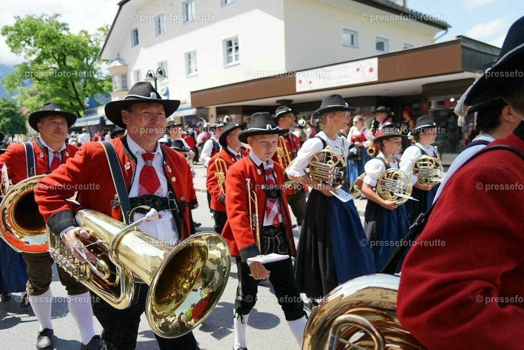 13d-PFLACH-Bundesmusikfest-2023-Juni16-Reutte-DSC06501 | Info aus dem Bezirk Reutte/Ausserfern Tirol sowie eine umfangreiche Bilddatenbank über die gesamte Region: Lechtal, Talkessel Reutte, Tannheimertal, Zwischentoren. Lech, Plansee, Zugspitze, Grenztunnel, B179, Fernpassstraße, Verkehr, Lawinen, Tradition, - Realisiert mit Pictrs.com