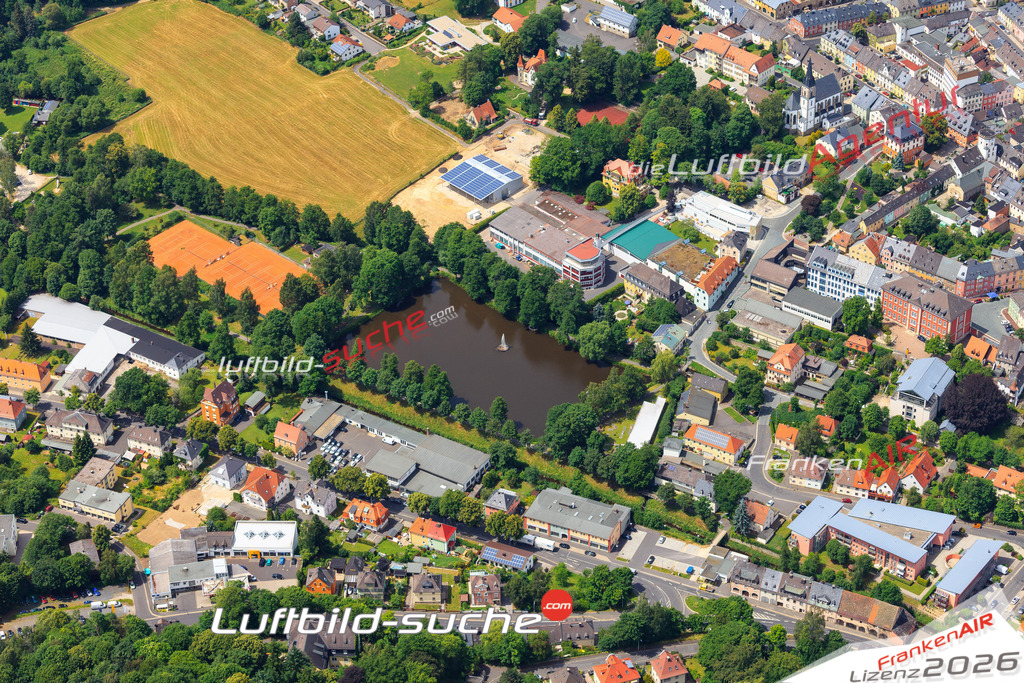 Die Luftaufnahme der Stadt Wunsiedel wurde vom UL-Flugzeug heraus erstellt ( keine Drohne )- hohe Auflösung für beste Qualität