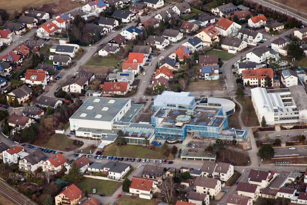Luftbild: Alfred-Delp Kulturzentrum und-Bad im Ortsteil Ubstadt in Ubstadt-Weiher im Bundesland Baden-Württemberg in Deutschland. Foto: IMG_24702.jpg vom 27.02.2010 durch Werner Riehm/FLY-FOTO.de