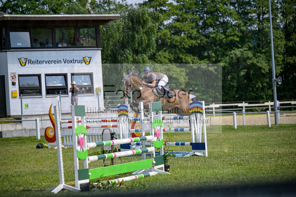 Reitturnier Voxtrup | Entdecke hochwertige Reitturnierfotos von Foto Oger. Professionell, emotional und authentisch – jetzt Lieblingsmomente im Shop bestellen.Deutschlandweite Turnierfotografie. - Realisiert mit Pictrs.com