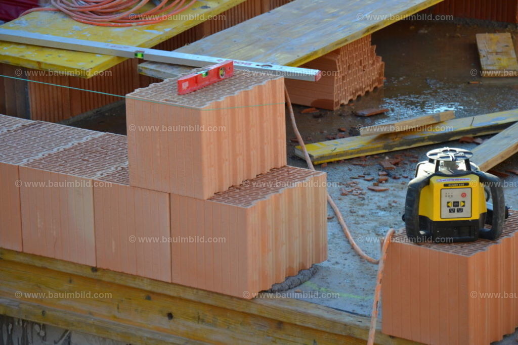 bib-lg07-mauerarbeiten-0116 | Nach LV-Leistungsgruppen sortierte Detailfotos über den Bau eines Hauses. Alle Hausbau-Bilder direkt vom Urheber und Autor der Website Haus-Selber-Bauen.com