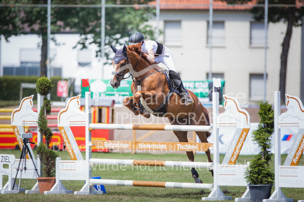 220717_LC_M1-Springen-609 | Deine schönsten Turniermomente als professionelle Fotos! Entdecke hochwertige Pferdesport-Fotografie im Online-Shop. Jetzt Fotos finden & bestellen!