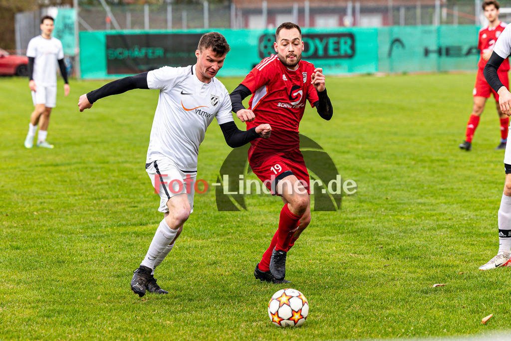 SV Polling vs SG Hausham 01 | Abstiegs Qualifikationsrunde Kreisliga Gruppe C, SV Polling vs SG Hausham 01, 20240401,
Duell zwischen Andreas SCHMID (SGH01 19) und Max TAFERTSHOFER (SVP 12),
2024-04-01 in Polling (Sportplatz Polling)
Andreas SCHMID (SGH01 19), Max TAFERTSHOFER (SVP 12)
Copyright: WolfgangxLindner foto-lindner.de