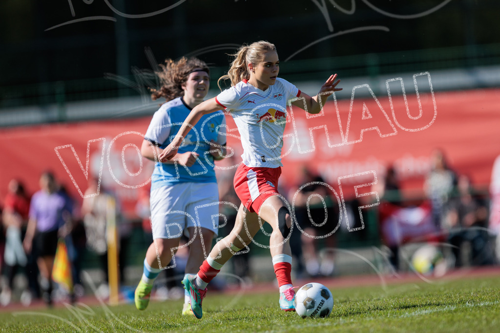 Gipfeltreffen der Frauen: Finale um den Sachsenlotto Landespokal 2026 | Am 1. Mai 2026 trafen im Endspiel des Sachsenlotto Landespokals die Frauen des Chemnitzer FC und die zweite Mannschaft von RasenBallsport Leipzig aufeinander. Vor stimmungsvoller Kulisse kämpften beide Teams ab 15:00 Uhr um die begehrte Trophäe des sächsischen Fußballs. Diese Galerie zeigt die Highlights, packende Zweikämpfe und die emotionalsten Momente des Finaltags. - Realisiert mit Pictrs.com