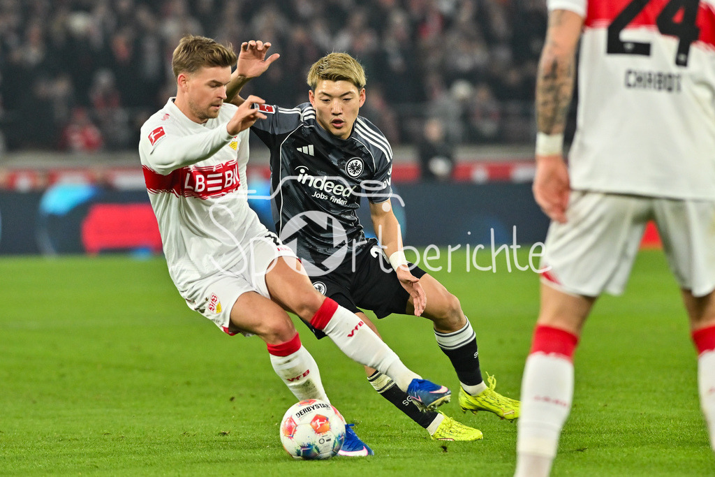 VfB Stuttgart - SG Eintracht Frankfurt | STUTTGART, GERMANY - 13. JANUARY: im Duell Maximilian MITTELSTÄDT (VfB Stuttgart 7) und Ritsu DOAN (Eintracht Frankfurt 20) während dem Bundesligamatch zwischen dem VfB Stuttgart und der SG Eintracht Frankfurt am 17. Spieltag in der MHP-Arena / DFL REGULATIONS PROHIBIT ANY USE OF PHOTOGRAPHS AS IMAGE SEQUENCES AND/OR QUASI-VIDEO