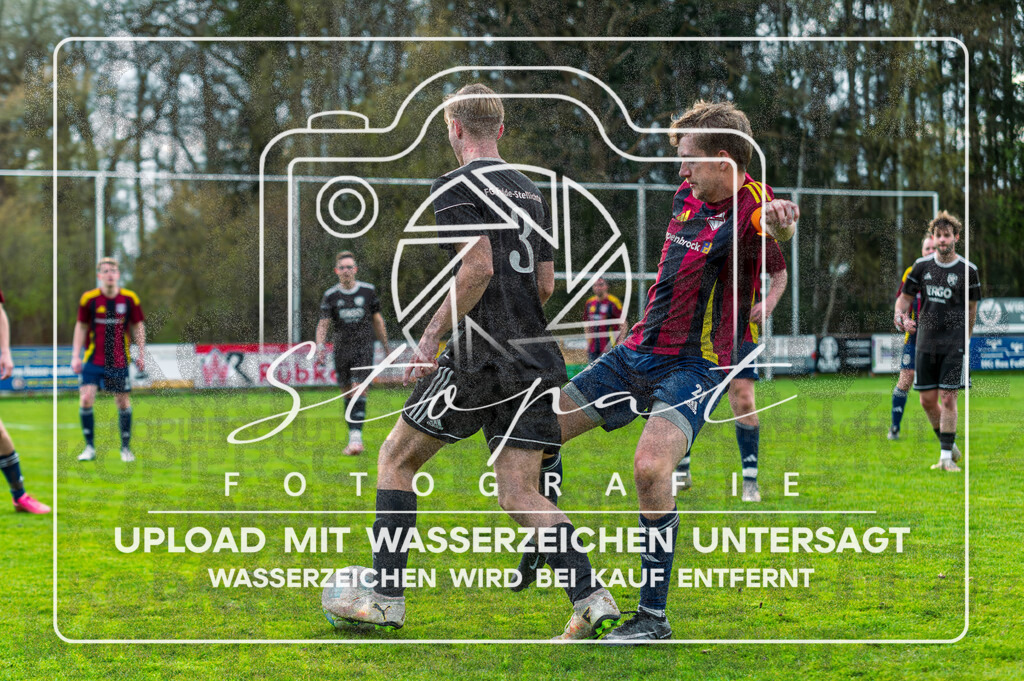 FGFSSGN-1023 | Finn Hannes Gummer (FG Fulde-Stellichte 2 #03) und Jared-Finn Zunft (SG Nordheide 3 #21) beim Herren 3. Kreisklasse HK Spiel zwischen FG Fulde-Stellichte II und SG Nordheide III im Fulder Zentralstadion, Fulde (Simon Paul Stopat) - Realisiert mit Pictrs.com
