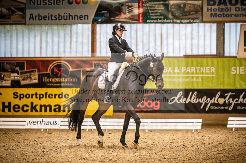 DOS_2609 | Entdecke hochwertige Reitturnierfotos von Foto Oger. Professionell, emotional und authentisch – jetzt Lieblingsmomente im Shop bestellen.Deutschlandweite Turnierfotografie. - Realisiert mit Pictrs.com