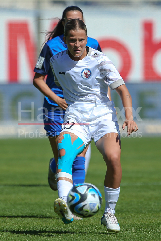 Fussball, 2. Frauen-Bundesliga, SV Meppen - 1. FFC Turbine Potsdam | v.li.: Noa Selimhodzic (1. FFC Turbine Potsdam, 21) am Ball, Einzelbild, Ganzkörper, Aktion, Action, Spielszene, DIE DFB-RICHTLINIEN UNTERSAGEN JEGLICHE NUTZUNG VON FOTOS ALS SEQUENZBILDER UND/ODER VIDEOÄHNLICHE FOTOSTRECKEN. DFB REGULATIONS PROHIBIT ANY USE OF PHOTOGRAPHS AS IMAGE SEQUENCES AND/OR QUASI-VIDEO.