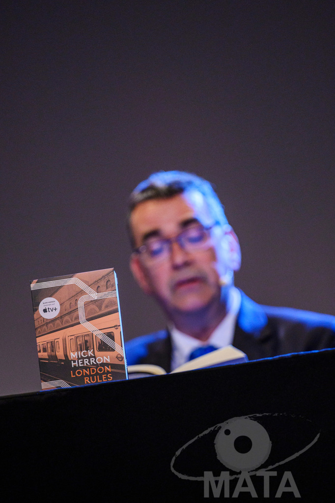_DWA5378 | Mick Herron bei der lit.Cologne 2023 Veranstaltung 'Mick Herron erklärt die London Rules' im Ostermann-Saal. Köln, 08.03.2023 - Realisiert mit Pictrs.com