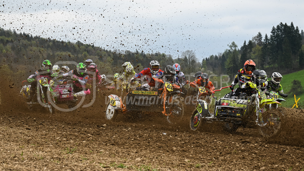 Motocross Schlatt bei Winterthur - 30. April 2023 | Start der Kategorie Seitenwagen am Motocross Schlatt bei Winterthur, 30. April 2023. 
Instagram: @mx_schlatt | @mc_wila | @sam_schweiz
Bild: Sportfotografie Markus Aeschimann | www.markus-aeschimann.ch - Realisiert mit Pictrs.com