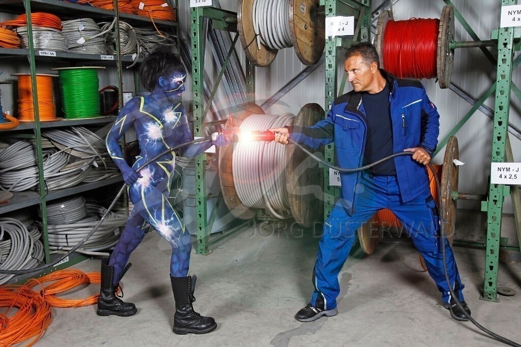 WorkingArt-ELEKTRIKER_3203b | #001 | Modell: Black Diamond | Berufler: Ali (Fa. Elektroma) | Foto: Tschiponnique Skupin - Realisiert mit Pictrs.com